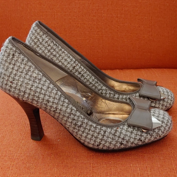 Sofft Shoes - 2/$30 Sofft cloth heels with bows